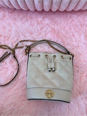 Tory burch Cream Quilted Bucket Bag with Gold Hardware